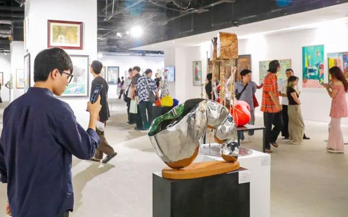 Không gian triển lãm Festival Mỹ thuật trẻ 2026. Ảnh: PHƯƠNG THỦY