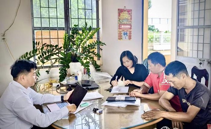  Sau khi các kiến nghị được xem xét, giải quyết và phương án giao khoán được điều chỉnh, các hộ dân đã chủ động đến làm việc với Công ty cổ phần Cà phê Gia Lai và ký lại hợp đồng giao khoán. Ảnh: T.P 