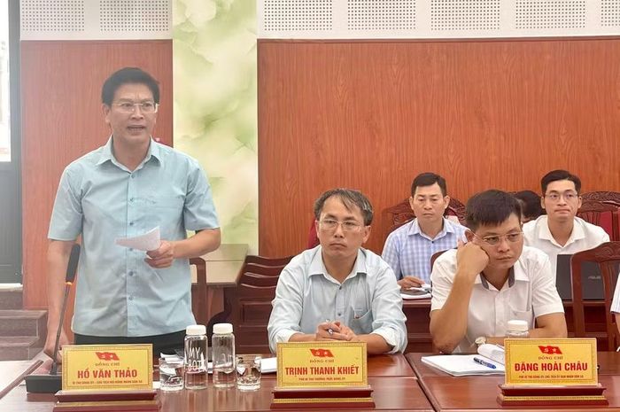  Bí thư Đảng ủy, Chủ tịch HĐND xã Phú Túc Hồ Văn Thảo tham gia ý kiến. Ảnh: P.D 