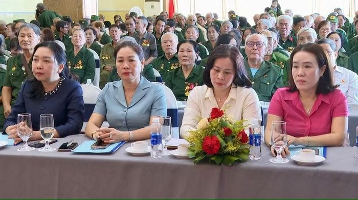 Các đại biểu tham dự buổi gặp mặt kỷ niệm. Ảnh: X.Đ