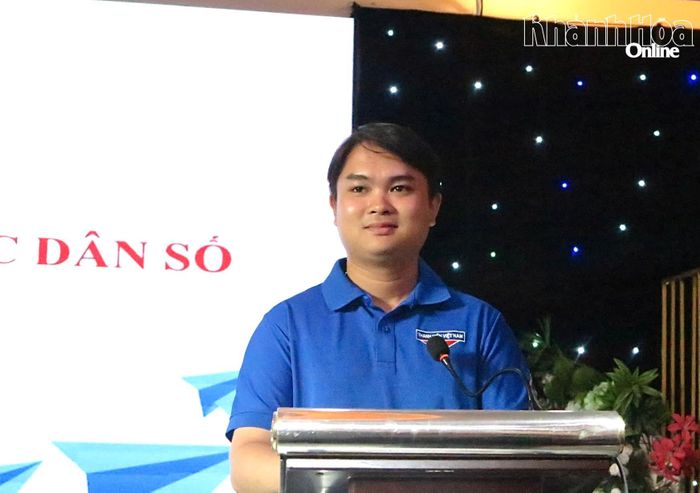 Đại điện đoàn viên, thanh niên của tỉnh phát biểu hưởng ứng Ngày Dân số thế giới.