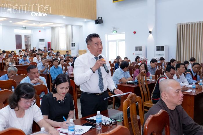 Đại biểu dự họp tham gia ý kiến.