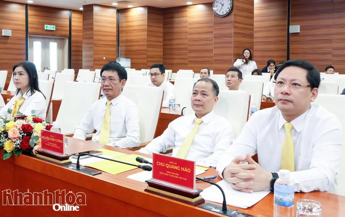 Lãnh đạo Tổng Công ty Bưu điện Việt Nam tham dự buổi lễ. 