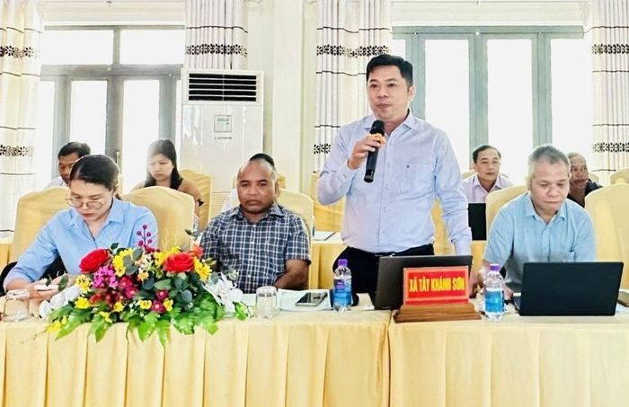 Đại diện xã Tây Khánh Sơn phát biểu tại hội nghị.