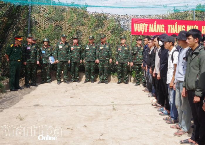 Các lực lượng diễn tập nội dung thực hành huy động, tiếp nhận, bàn giao quân nhân dự bị.