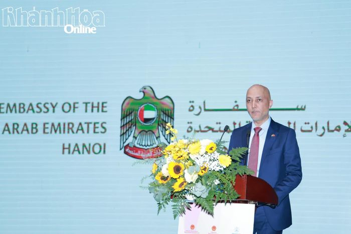 Tiến sĩ Bader Almatrooshi phát biểu tham luận tại Hội nghị Du lịch Halal Việt Nam với chủ đề “Việt Nam - Điểm hẹn mới của du lịch Halal”.