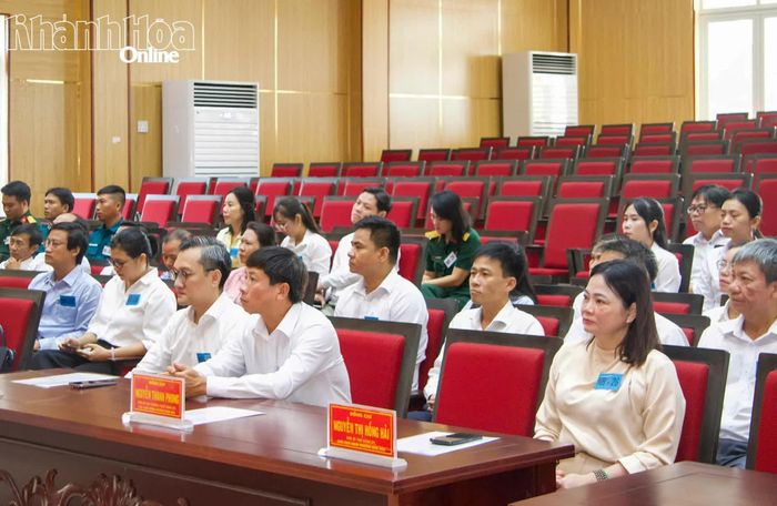 Lãnh đạo phường Ninh Hòa tham dự lễ khai mạc diễn tập.