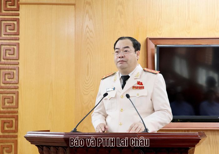 Đồng chí Đại tá Bùi Quyết Toán - Giám đốc Công an tỉnh phát biểu nhận nhiệm vụ.