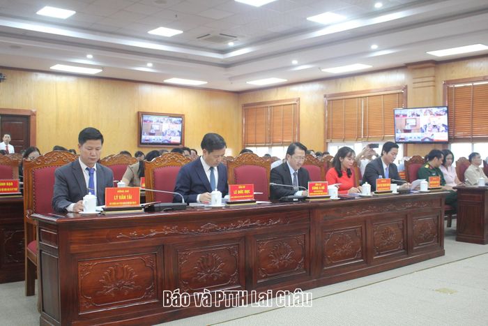 Các đồng chí chủ trì Hội nghị.