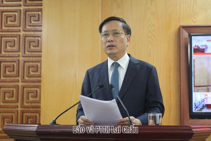 Đồng chí Lê Đức Dục - Trưởng Ban Tuyên giáo và Dân vận Tỉnh ủy phát biểu kết luận hội nghị.