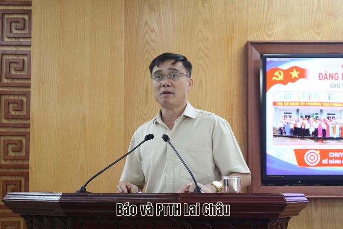 Lãnh đạo Đảng ủy phường Tân Phong phát biểu tham luận tại hội nghị.