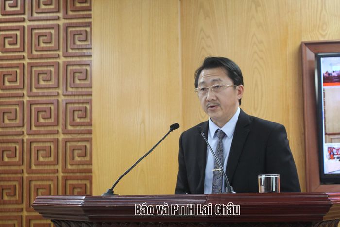 Đồng chí Sùng A Hồ - Phó Bí thư Tỉnh ủy, Trưởng Đoàn Đại biểu Quốc hội tỉnh phát biểu chỉ đạo hội nghị.