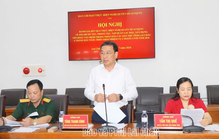 Lãnh đạo Ủy ban Mặt trận Tổ quốc Việt Nam tỉnh phát biểu ý kiến.