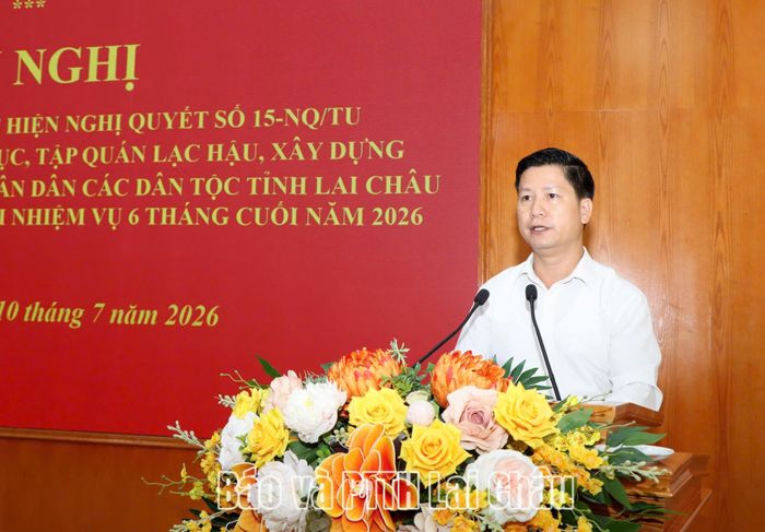 Đại diện lãnh đạo Ban Tuyên giáo và Dân vận Tỉnh ủy thông qua báo cáo thực hiện Nghị quyết số 15-NQ/TU 6 tháng đầu năm; triển khai nhiệm vụ 6 tháng cuối năm 2026.