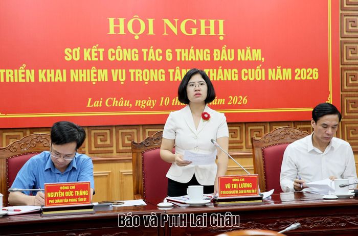 Đồng chí Vũ Thị Lương - Bí thư Đảng ủy, Chánh Văn phòng Tỉnh ủy phát biểu kết luận hội nghị.