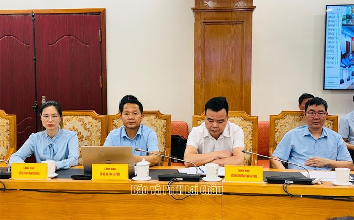 Các đại biểu sở, ngành tham dự hội nghị. 