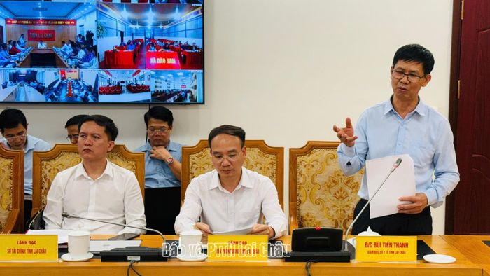 Bác sĩ CKII Bùi Tiến Thanh – Giám đốc Sở Y tế tỉnh báo cáo kết quả triển khai tuần 3.