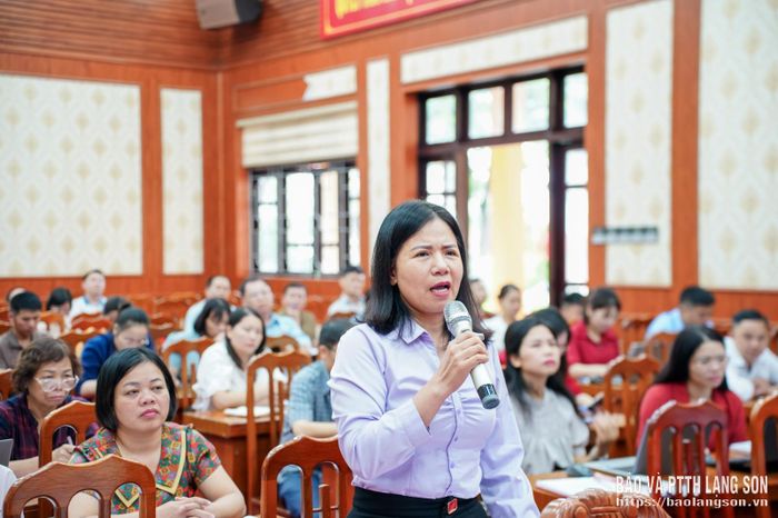 Đại biểu tham gia phát biểu thảo luận tại hội nghị