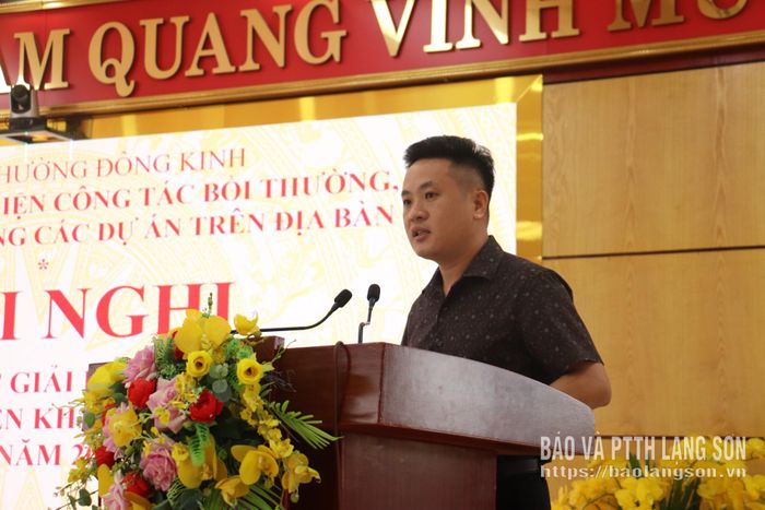 Đại diện Chi nhánh Phát triển quỹ đất đô thị nêu ý kiến tại hội nghị