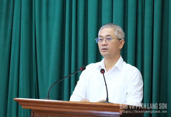 Đồng chí Phó Bí thư chuyên trách Đảng ủy Các cơ quan Đảng tỉnh phát biểu tại hội nghị