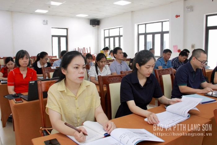 Các học viên tham gia lớp tập huấn