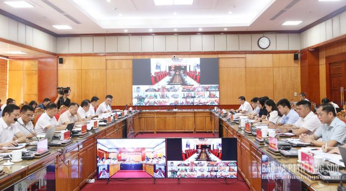 Các đại biểu dự họp