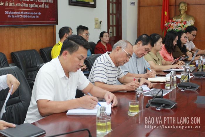 Đại biểu tham gia cuộc họp