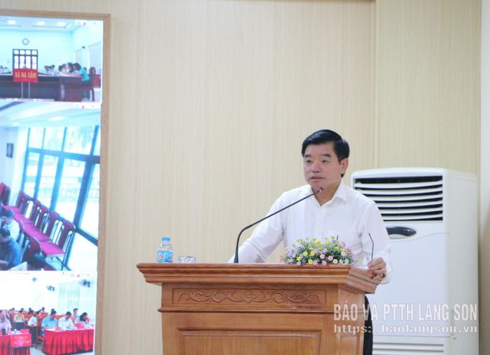 Lãnh đạo Ủy ban Kiểm tra Tỉnh ủy trình bày báo cáo kết quả thực hiện nhiệm vụ 6 tháng đầu năm