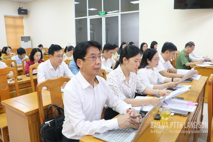 Thường trực đảng ủy một số xã, phường dự hội nghị tại điểm cầu trung tâm