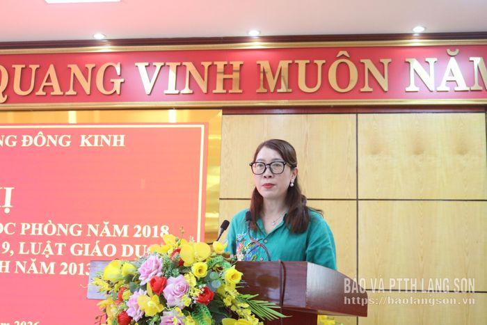 Lãnh đạo Phòng Văn hóa - Xã hội phường phát biểu tại hội nghị