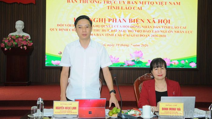 Đồng chí Nguyễn Ngọc Linh - Phó Chủ tịch Ủy ban MTTQ tỉnh phát biểu kết luận hội nghị.
