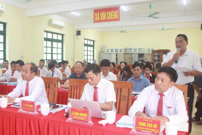 Đại biểu chất vấn tại kỳ họp.