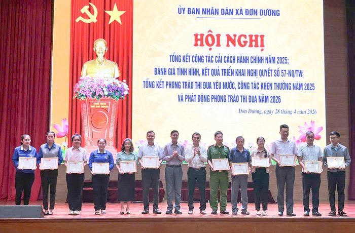 Khen thưởng các cá nhân thực hiện tốt Nghị quyết 57- NQ-TW ngày 22/12/2024 của Bộ Chính trị