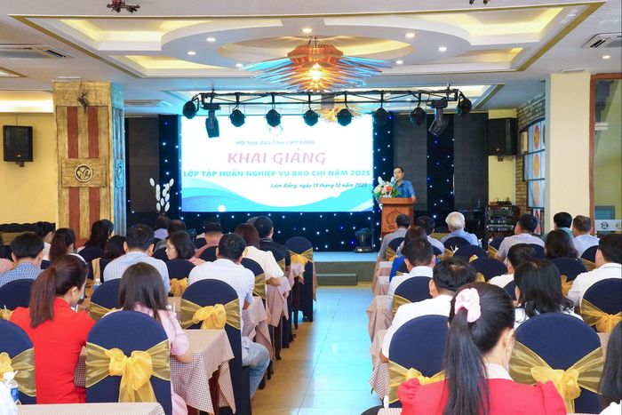 Hội Nhà báo tỉnh Lâm Đồng thường xuyên tổ chức các lớp bồi dưỡng nghiệp vụ cho hội viên (Ảnh: Quang Nhân)