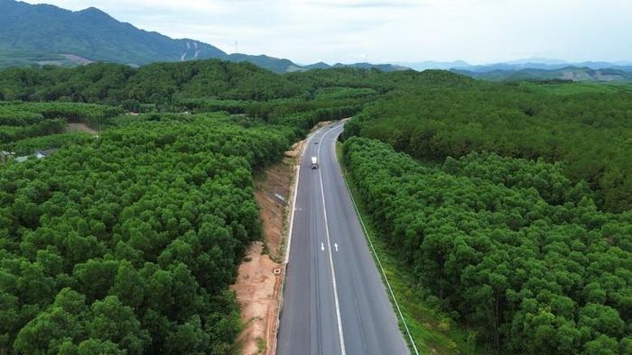 Tuyến cao tốc La Sơn - Hòa Liên. Nguồn ảnh: Báo Xây dựng