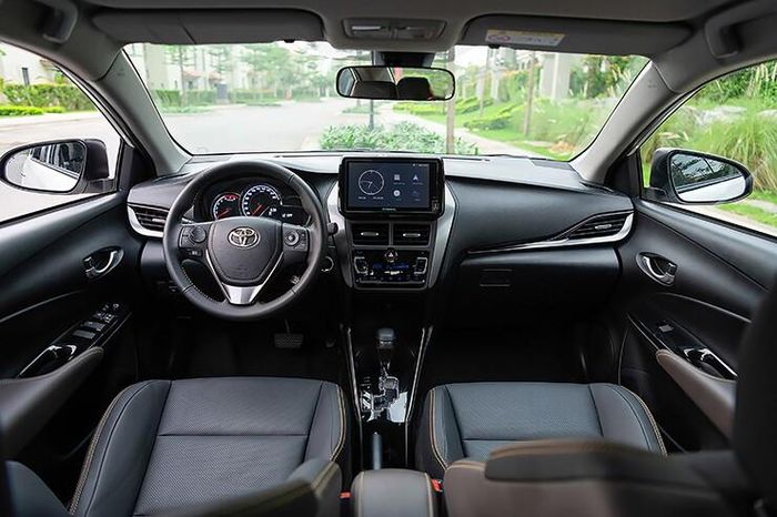 Khoang nội thất Toyota Vios 2026 với màn hình giải trí 9 inch