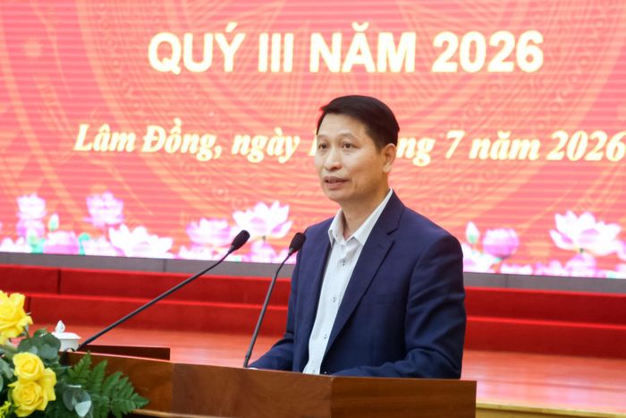 Đồng chí Bùi Huy Thành, Ủy viên Ban Thường vụ Tỉnh ủy, Trưởng Ban Tuyên giáo và Dân vận Tỉnh ủy phát biểu bế mạc hội nghị
