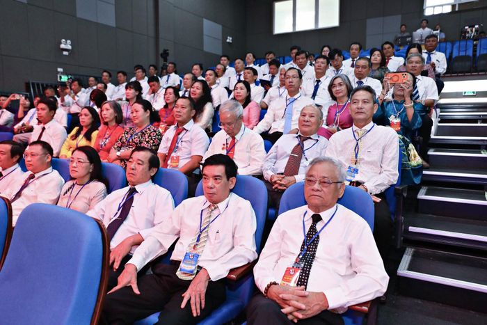 Các đồng chí nguyên lãnh đạo Hội Nhà báo tỉnh Lâm Đồng qua các thời kỳ cùng các đại biểu dự đại hội
