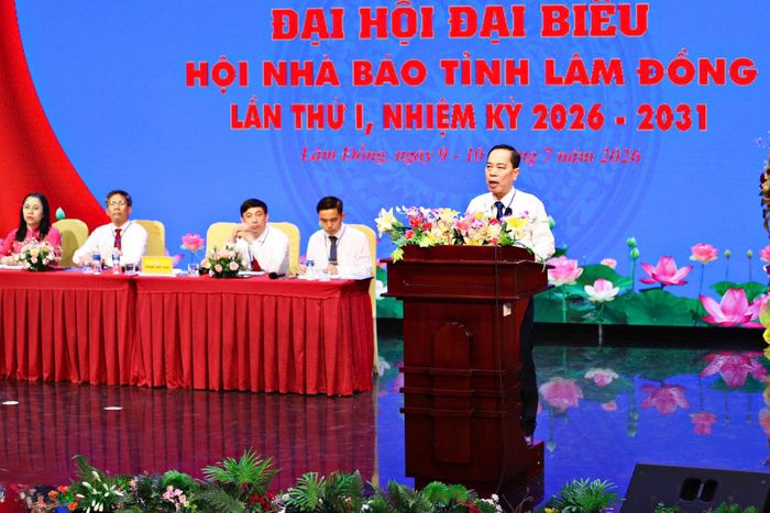 Nhà báo Lê Huy Toàn, Tỉnh ủy viên, Giám đốc Báo và Phát thanh, Truyền hình Lâm Đồng, Chủ tịch Hội Nhà báo tỉnh phát biểu khai mạc đại hội