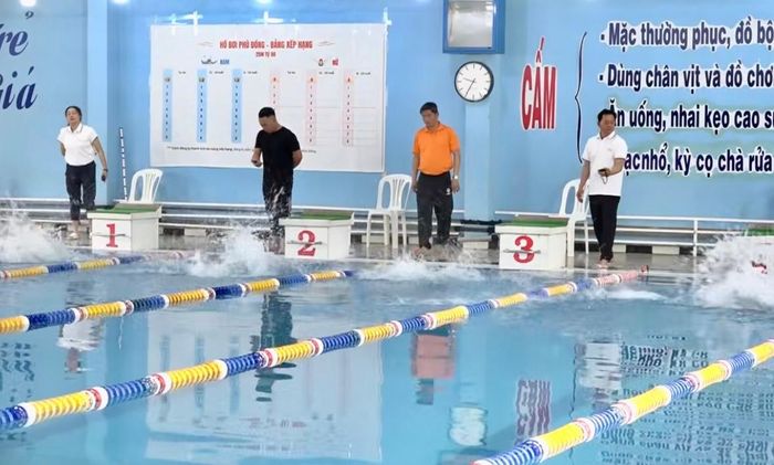 Tổ chức thi bơi cho trẻ em khu vực Đà Lạt