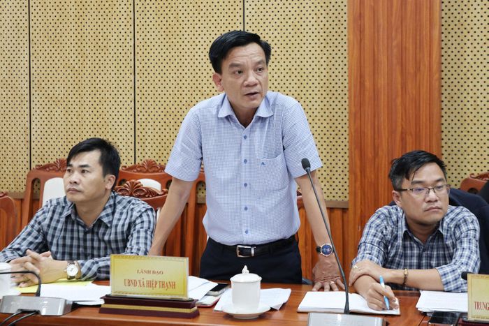 Lãnh đạo UBND xã Hiệp Thạnh trả lời một số kiến nghị của công dân