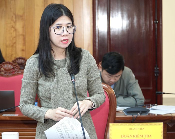 Thành viên Đoàn kiểm tra nêu ý kiến tại buổi làm việc