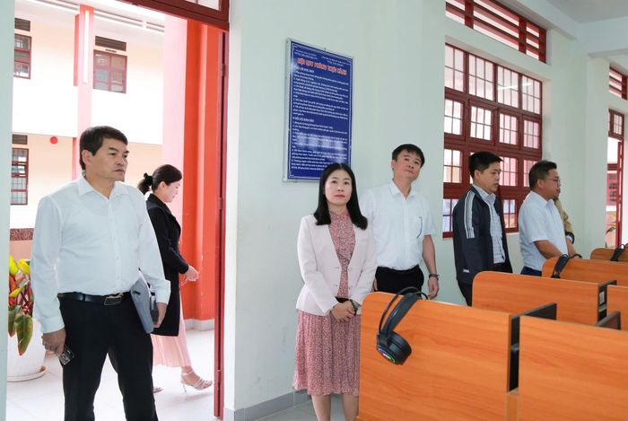 Đoàn công tác kiểm tra thực tế điểm khảo sát tại Trường THCS và THPT Chi Lăng