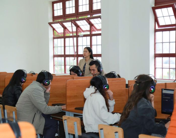 Giáo viên tham gia khảo sát tại Trường THCS và THPT Chi Lăng