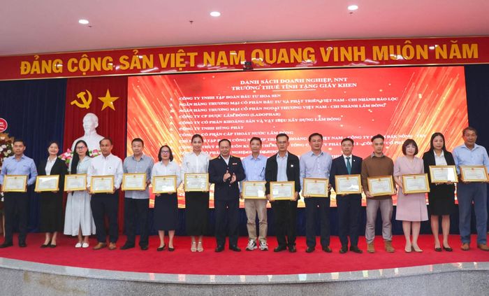 Các doanh nghiệp có thành tích xuất sắc trong thực hiện nghĩa vụ thuế thời gian qua được Thuế tỉnh Lâm Đồng ghi nhận