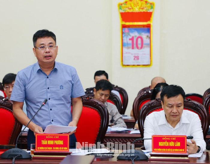 Đồng chí Trần Minh Phương, Vụ trưởng Vụ Kế hoạch - Tài chính, Bộ Xây dựng phát biểu tại buổi làm việc.