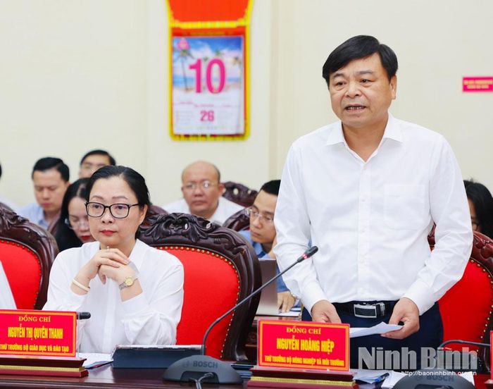 Đồng chí Nguyễn Hoàng Hiệp, Thứ trưởng Bộ Nông nghiệp và Môi trường phát biểu tại buổi làm việc.
