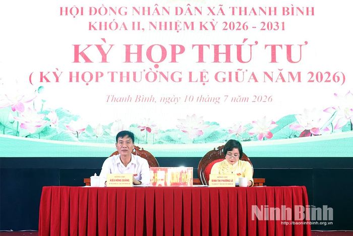 Các đồng chí Chủ tọa Kỳ họp.