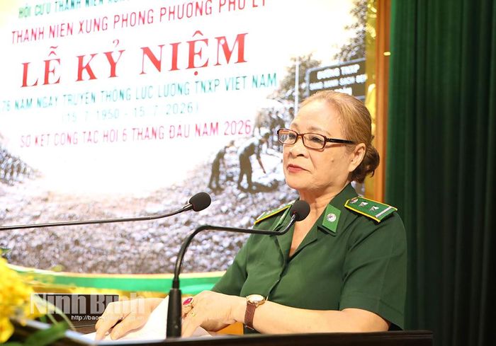 Lãnh đạo Hội Cựu Thanh niên xung phong phường Phủ Lý trình bày diễn văn kỷ niệm 76 năm ngày truyền thống lực lượng Thanh niên xung phong Việt Nam.