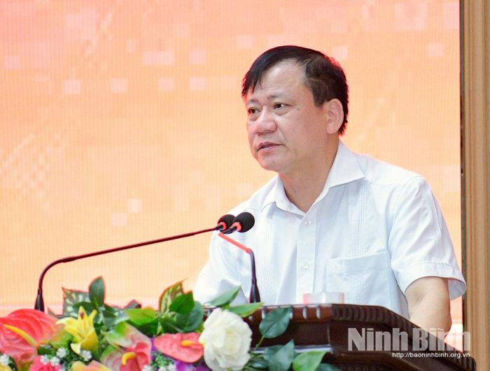 Đồng chí Mai Thanh Long, Tỉnh ủy viên, Phó Chủ tịch HĐND tỉnh phát biểu tại hội nghị.
